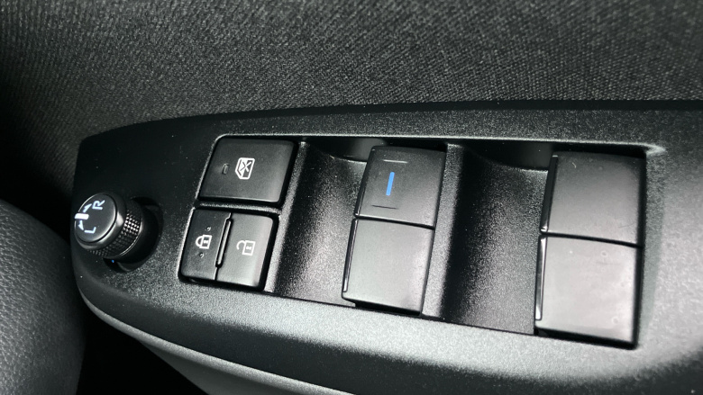 Toyota Yaris 1.5 Hybrid Design 5dr CVT Hybrid Hatchback